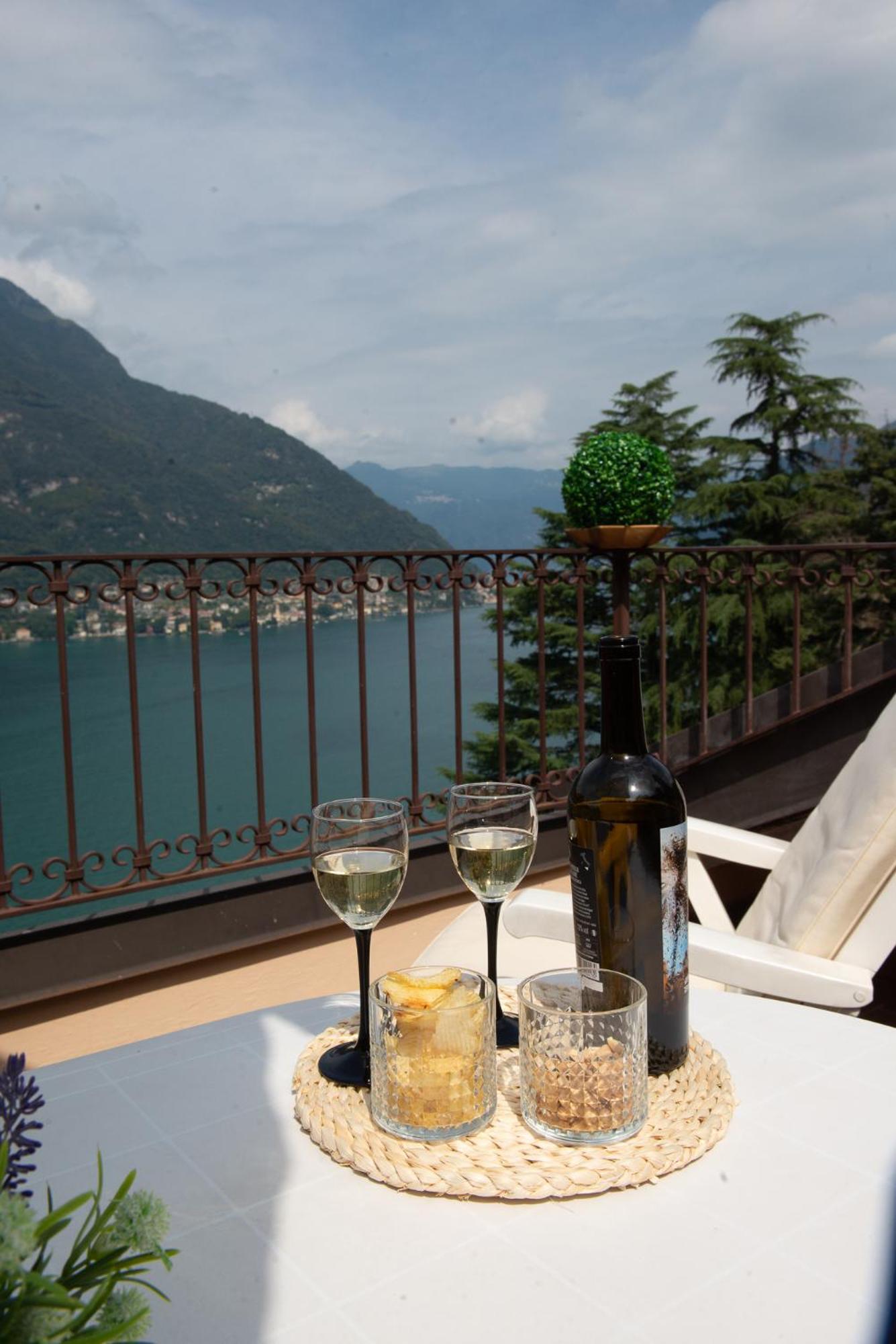 Appartamento "Bella Vista" Sul Lago Di Como Faggeto Lario Bagian luar foto